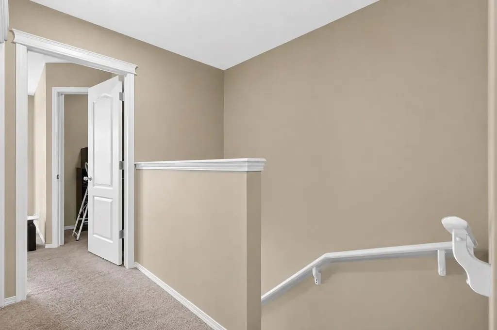 28 Sage Bank Link NW Calgary AB t3r0j8