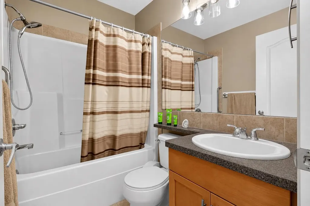 28 Sage Bank Link NW Calgary AB t3r0j8