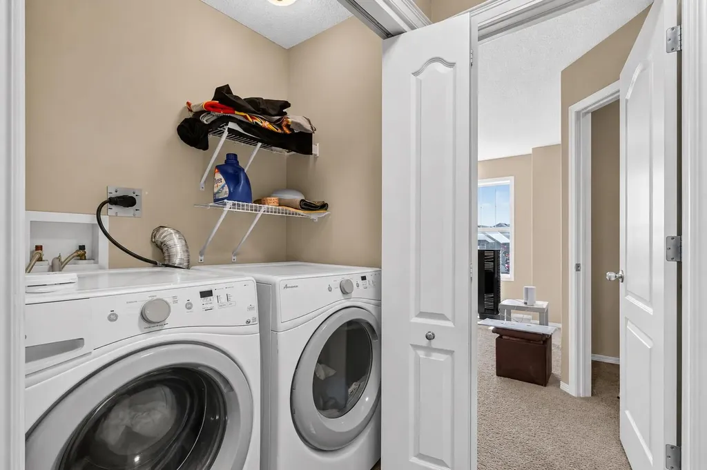 28 Sage Bank Link NW Calgary AB t3r0j8