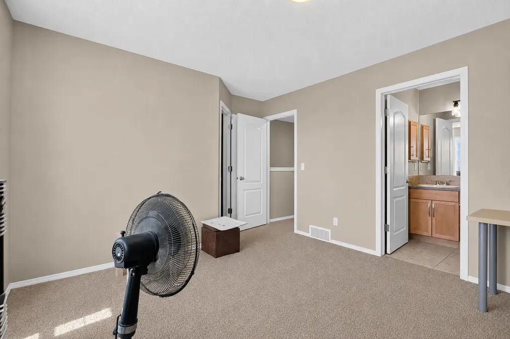 28 Sage Bank Link NW Calgary AB t3r0j8