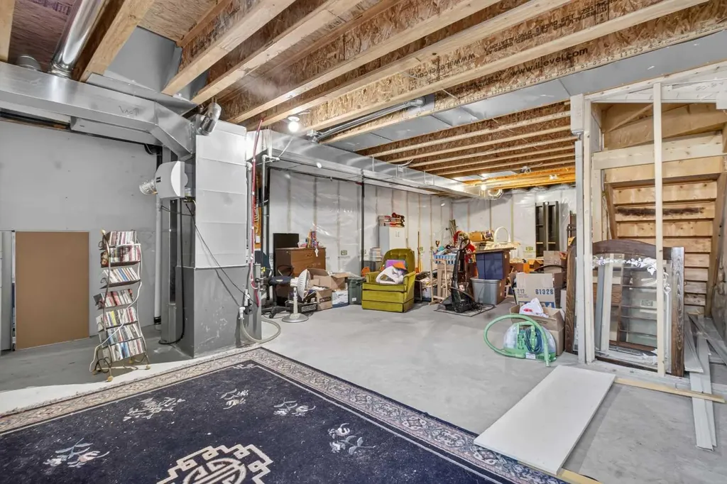 28 Sage Bank Link NW Calgary AB t3r0j8