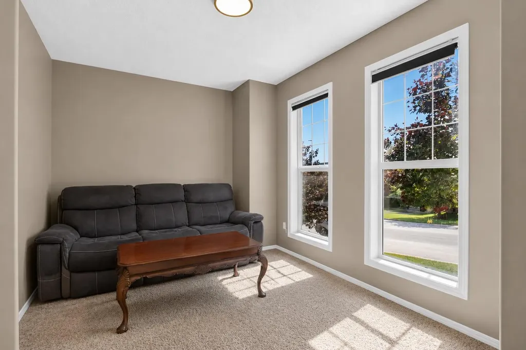 28 Sage Bank Link NW Calgary AB t3r0j8