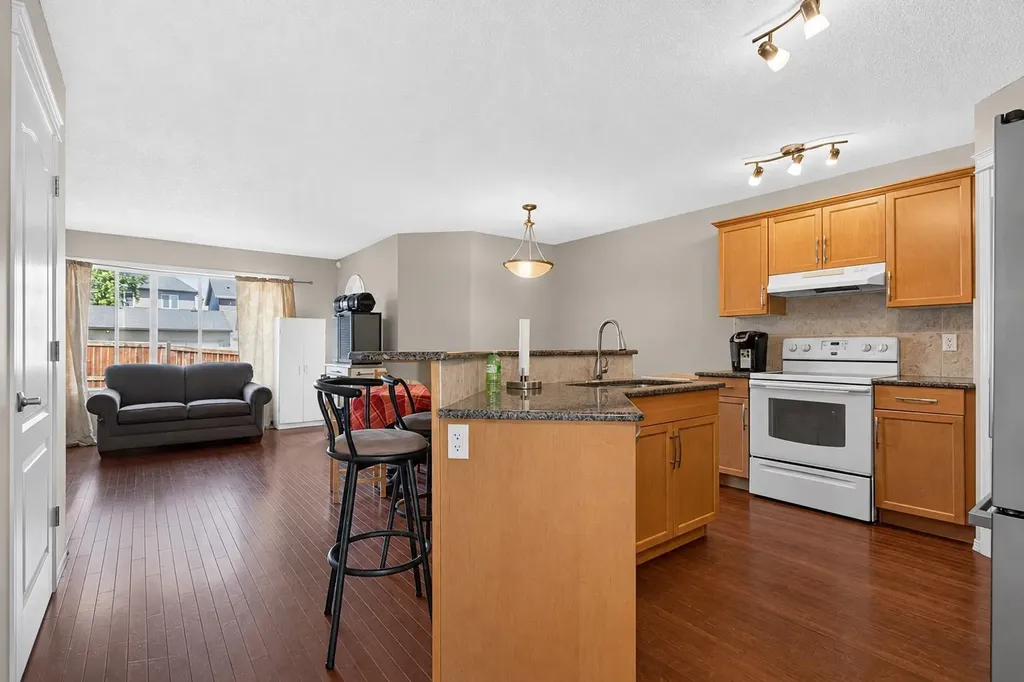 28 Sage Bank Link NW Calgary AB t3r0j8