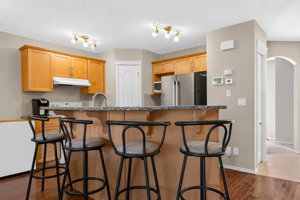 28 Sage Bank Link NW Calgary AB t3r0j8