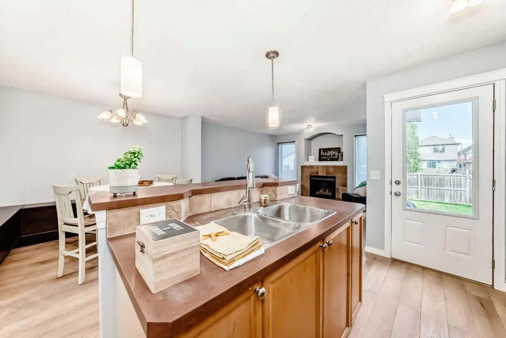142 Auburn Bay Heights SE Calgary AB T3M 0A7