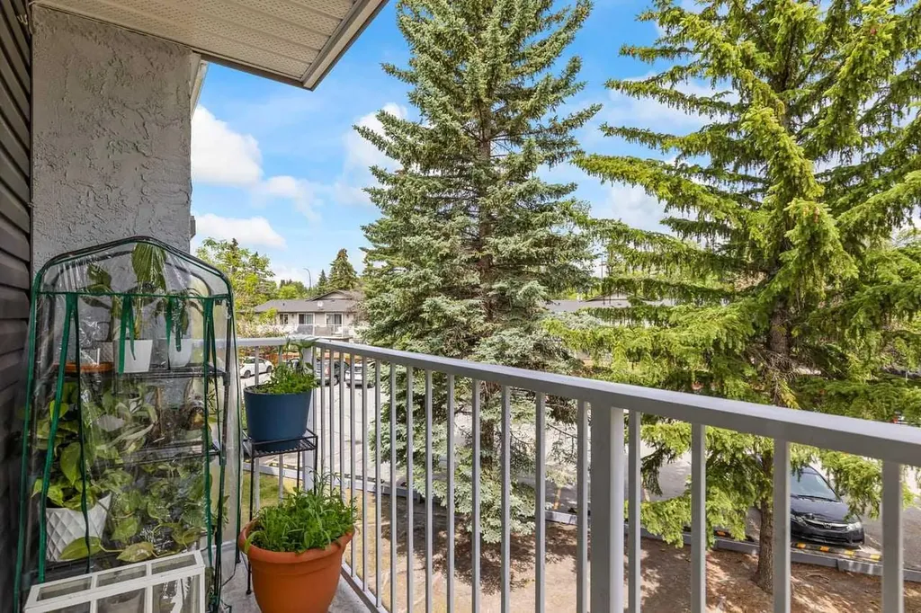 5601 Dalton Drive NW Calgary AB T3A 2E2