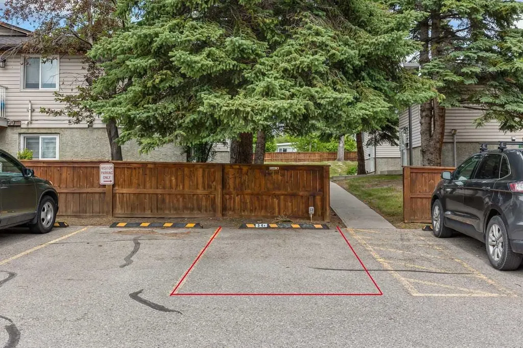 5601 Dalton Drive NW Calgary AB T3A 2E2