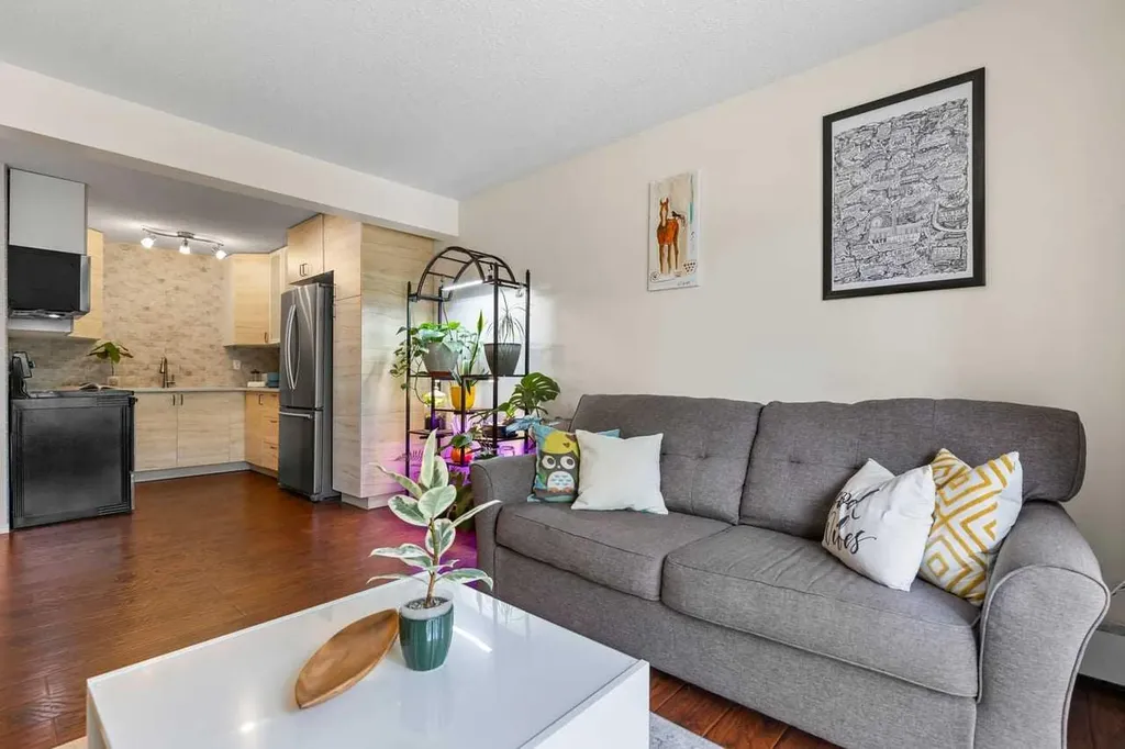 5601 Dalton Drive NW Calgary AB T3A 2E2