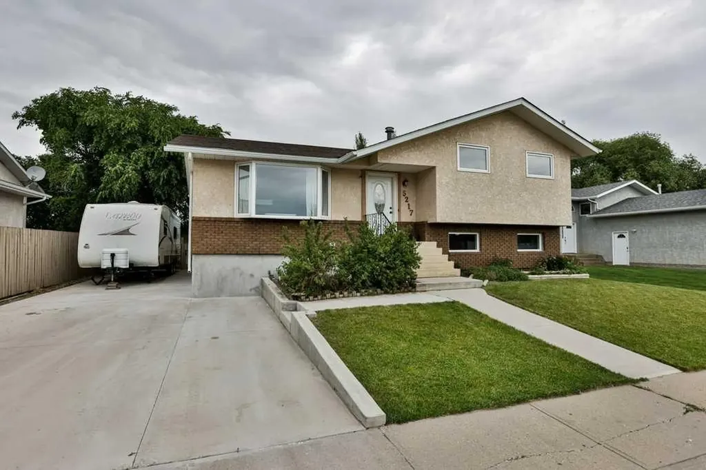 5217 38 Avenue Taber AB T1G 1B8
