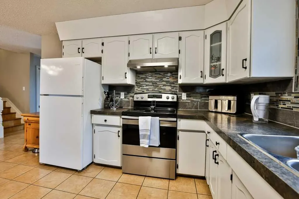 5217 38 Avenue Taber AB T1G 1B8