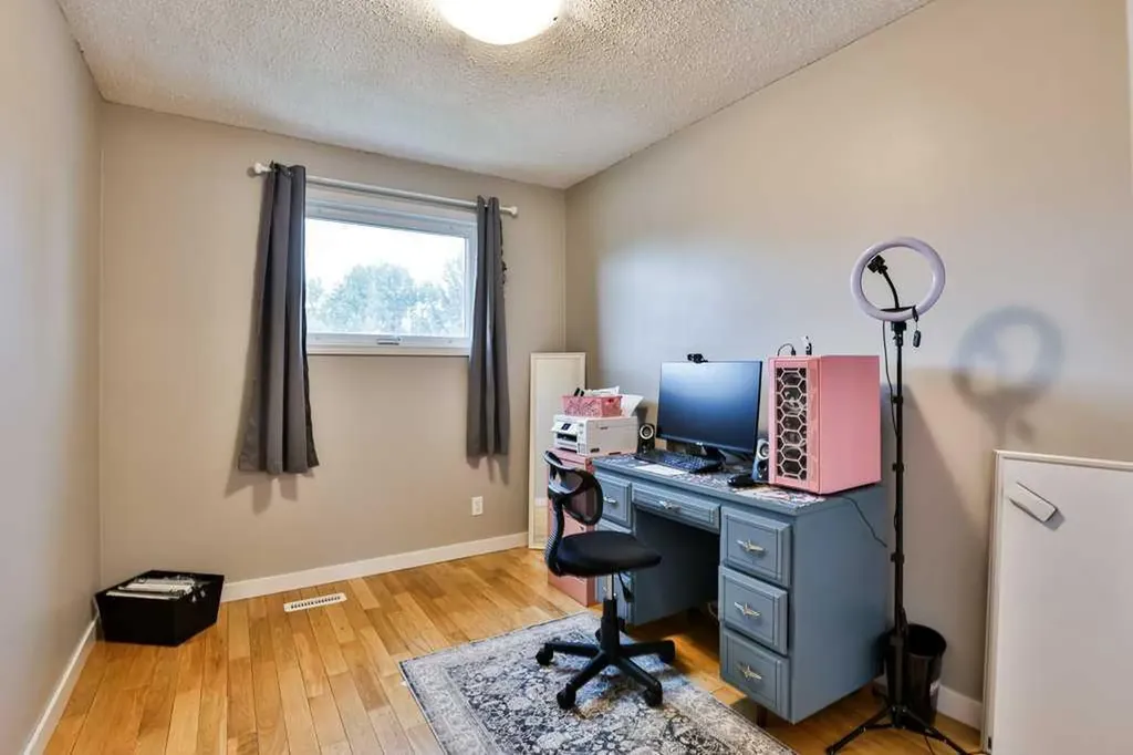 5217 38 Avenue Taber AB T1G 1B8