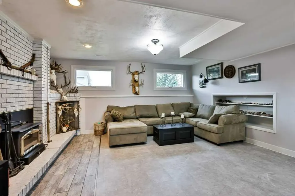 5217 38 Avenue Taber AB T1G 1B8