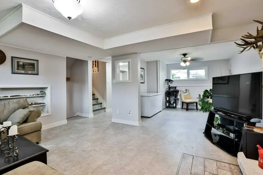 5217 38 Avenue Taber AB T1G 1B8