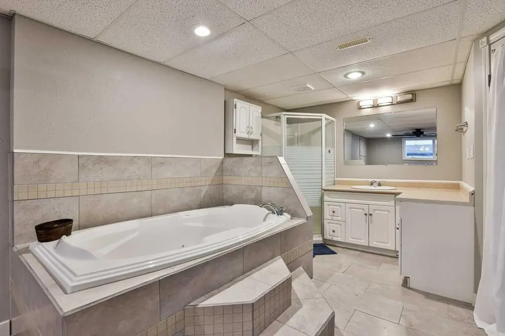 5217 38 Avenue Taber AB T1G 1B8