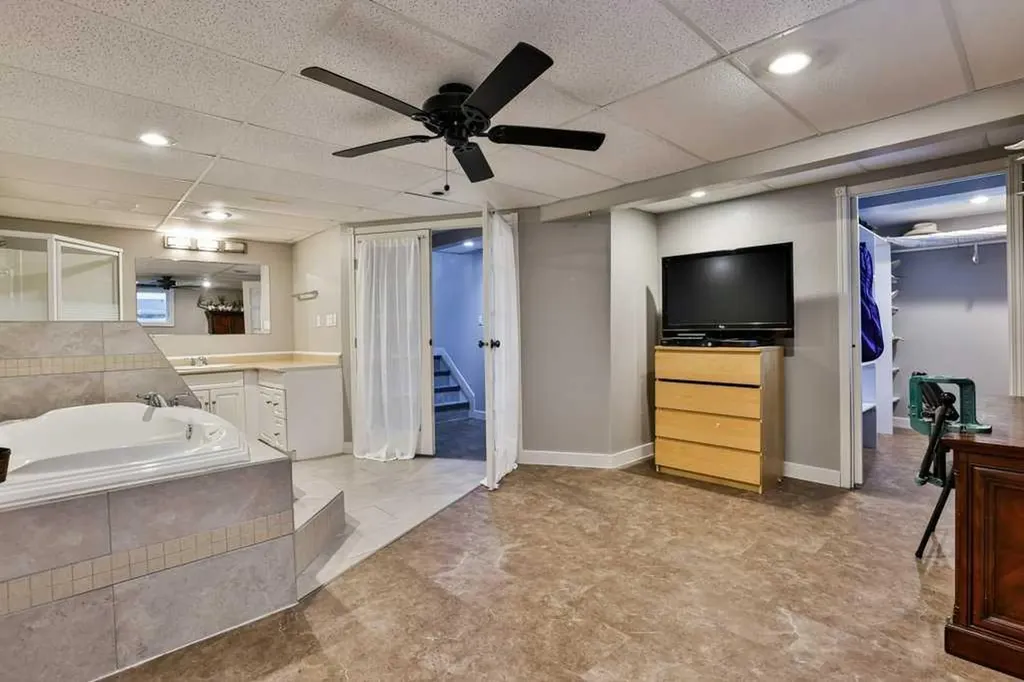 5217 38 Avenue Taber AB T1G 1B8