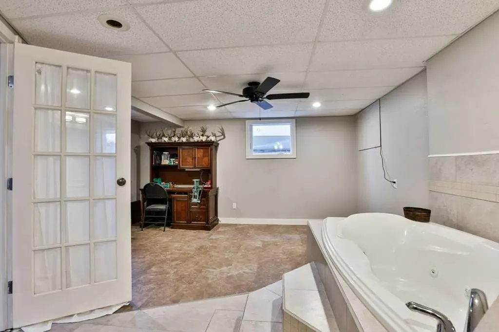 5217 38 Avenue Taber AB T1G 1B8