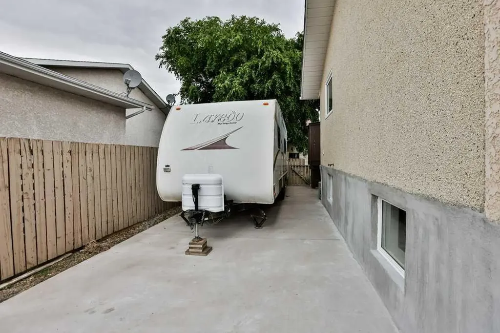 5217 38 Avenue Taber AB T1G 1B8