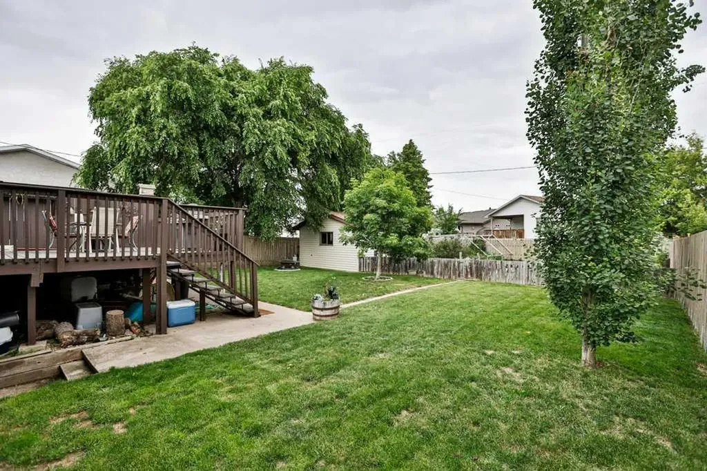 5217 38 Avenue Taber AB T1G 1B8