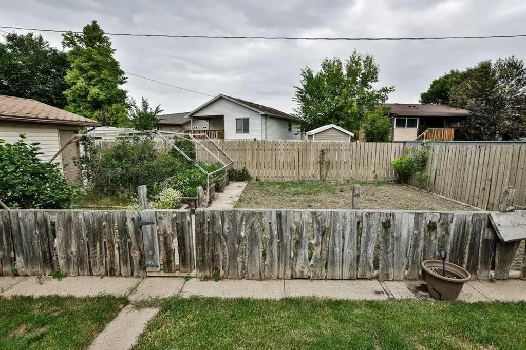 5217 38 Avenue Taber AB T1G 1B8