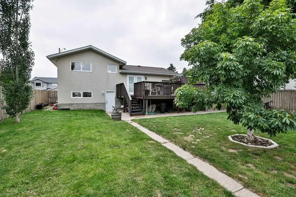 5217 38 Avenue Taber AB T1G 1B8