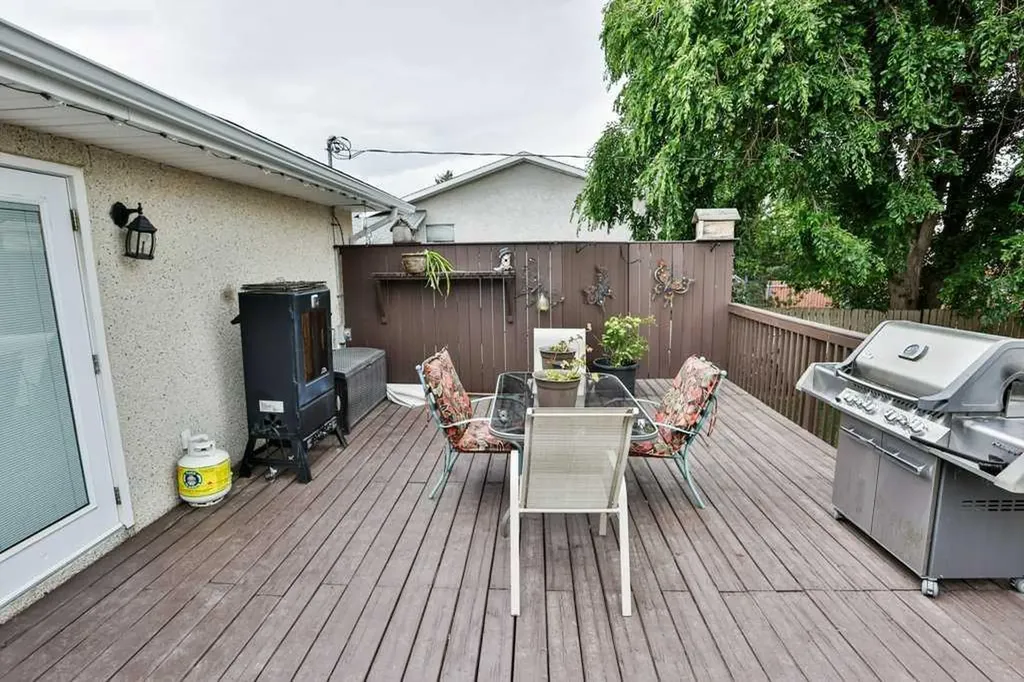 5217 38 Avenue Taber AB T1G 1B8