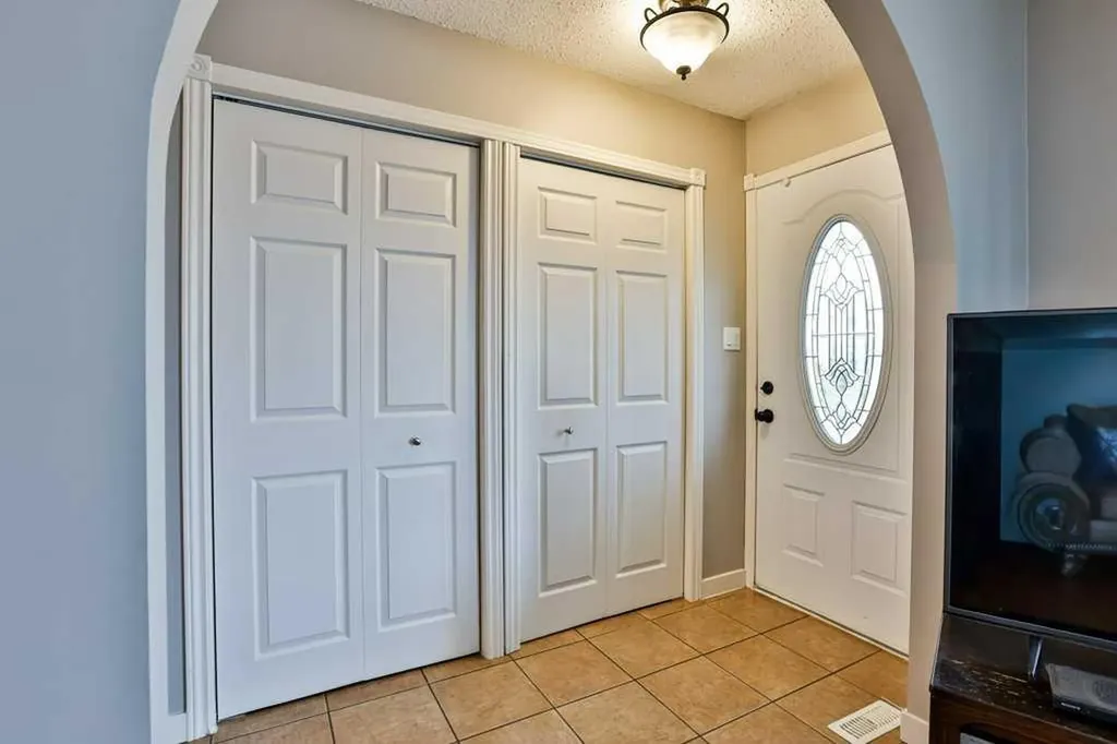 5217 38 Avenue Taber AB T1G 1B8