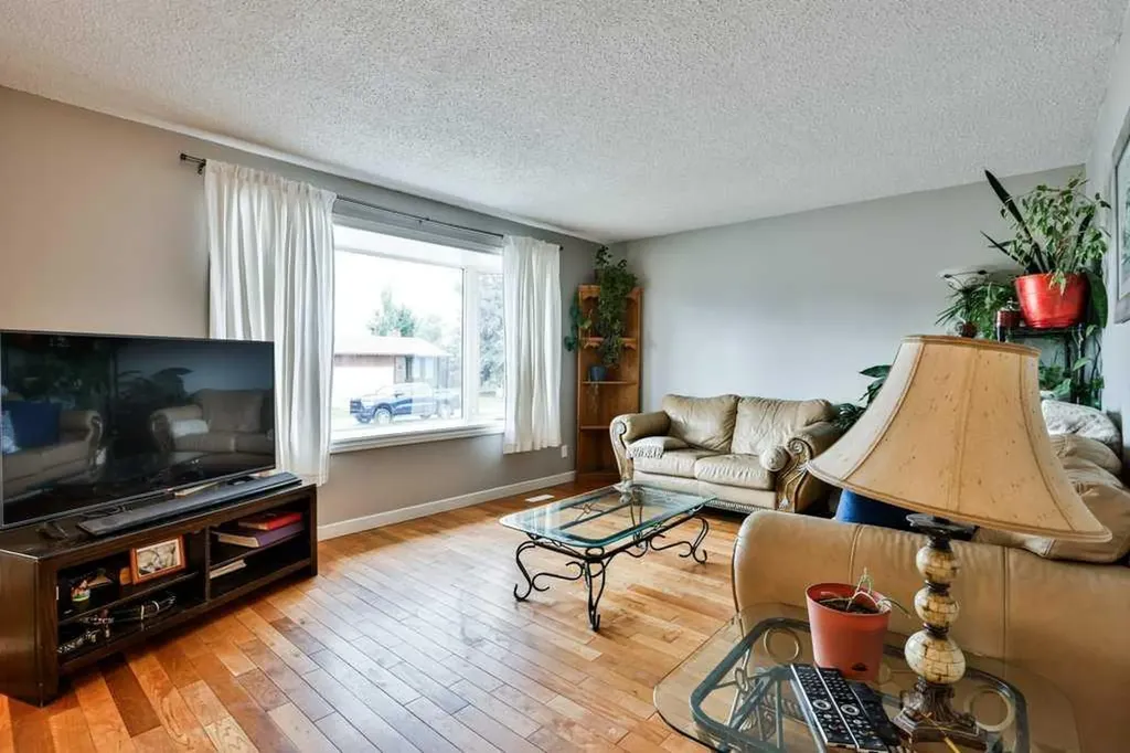 5217 38 Avenue Taber AB T1G 1B8