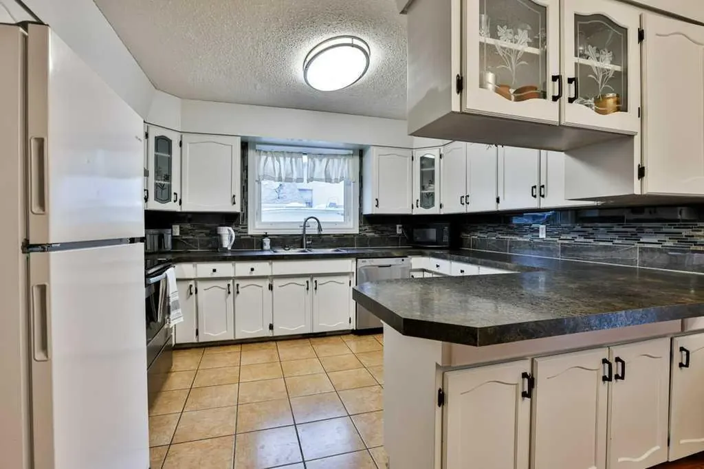 5217 38 Avenue Taber AB T1G 1B8