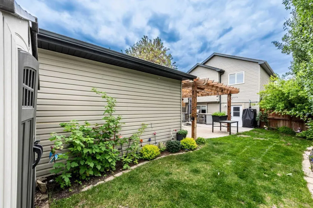 147 Sagewood Grove SW Airdrie AB T4B 3B2