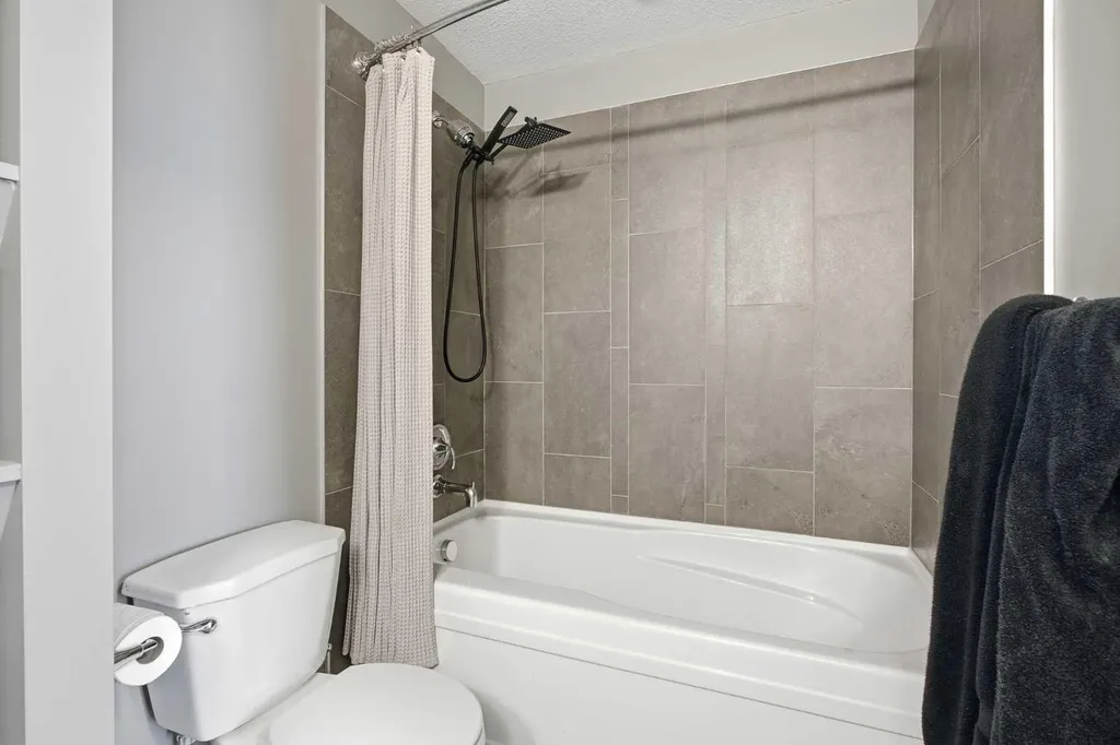 211 13 Avenue SE Calgary AB T2G 1E1