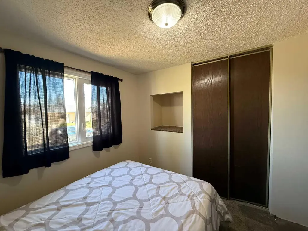5417 52 Avenue Mannville AB T0B 2W0