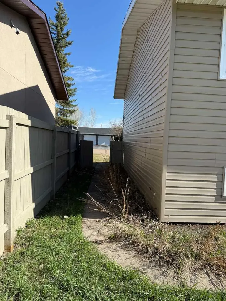 5417 52 Avenue Mannville AB T0B 2W0