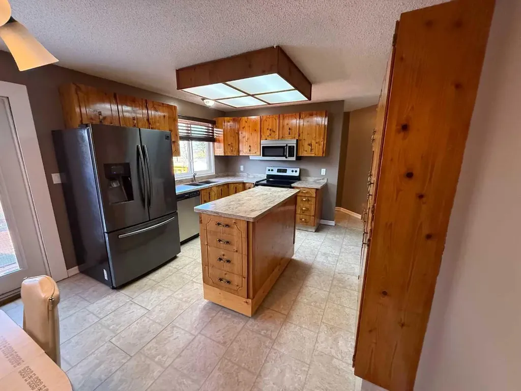 5417 52 Avenue Mannville AB T0B 2W0