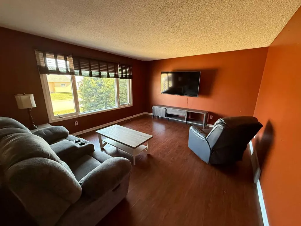 5417 52 Avenue Mannville AB T0B 2W0