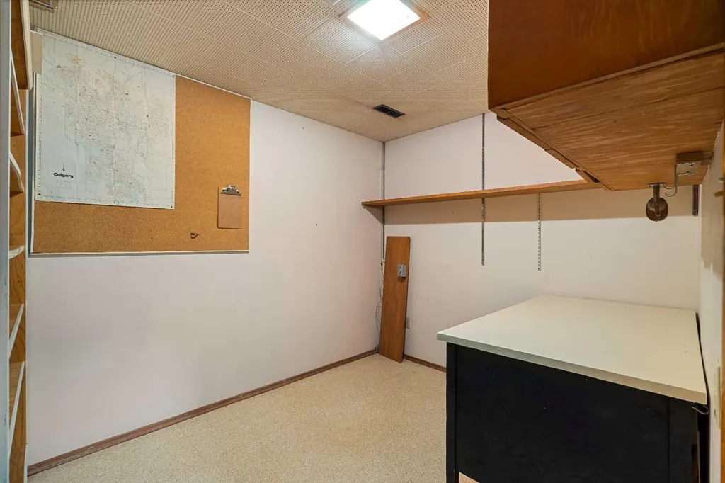1908 Green Ridge Road SW Calgary AB T3E 4B1