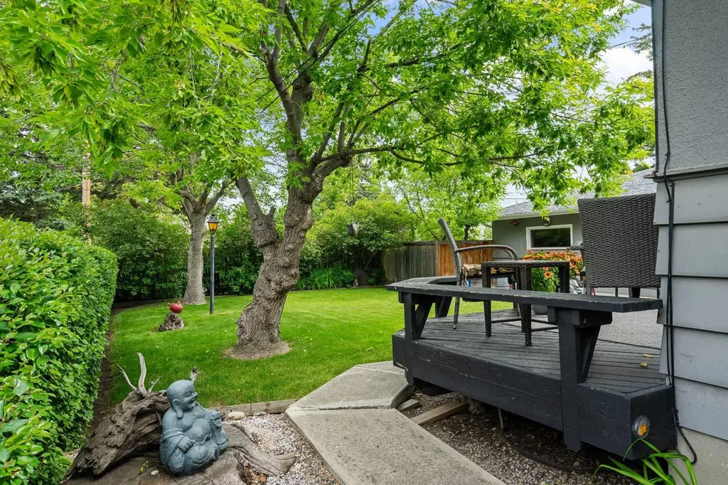 1908 Green Ridge Road SW Calgary AB T3E 4B1