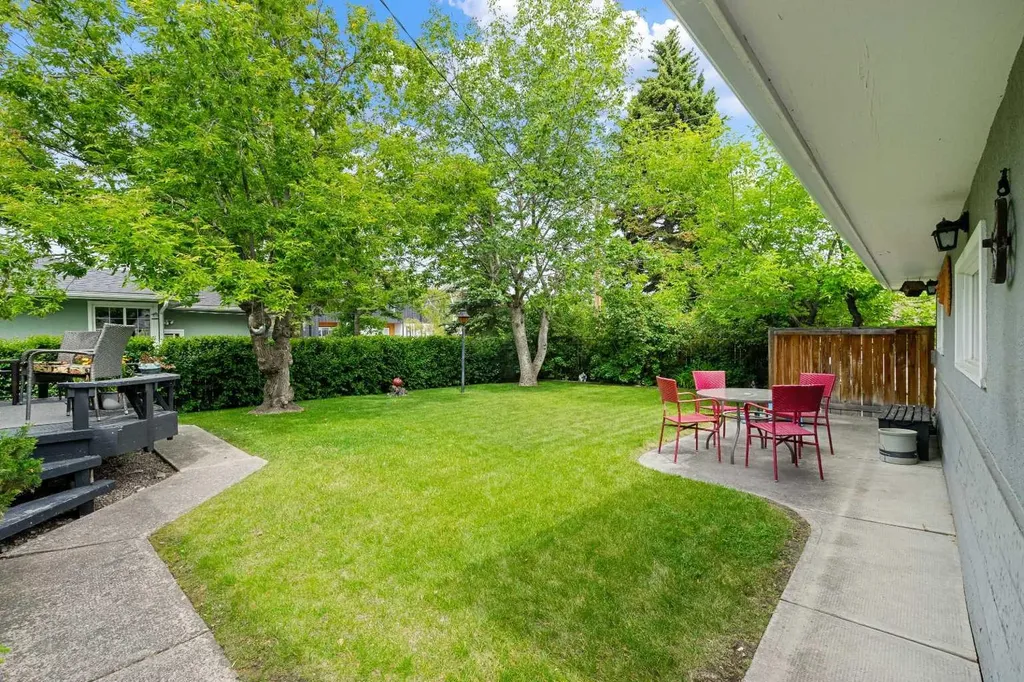 1908 Green Ridge Road SW Calgary AB T3E 4B1
