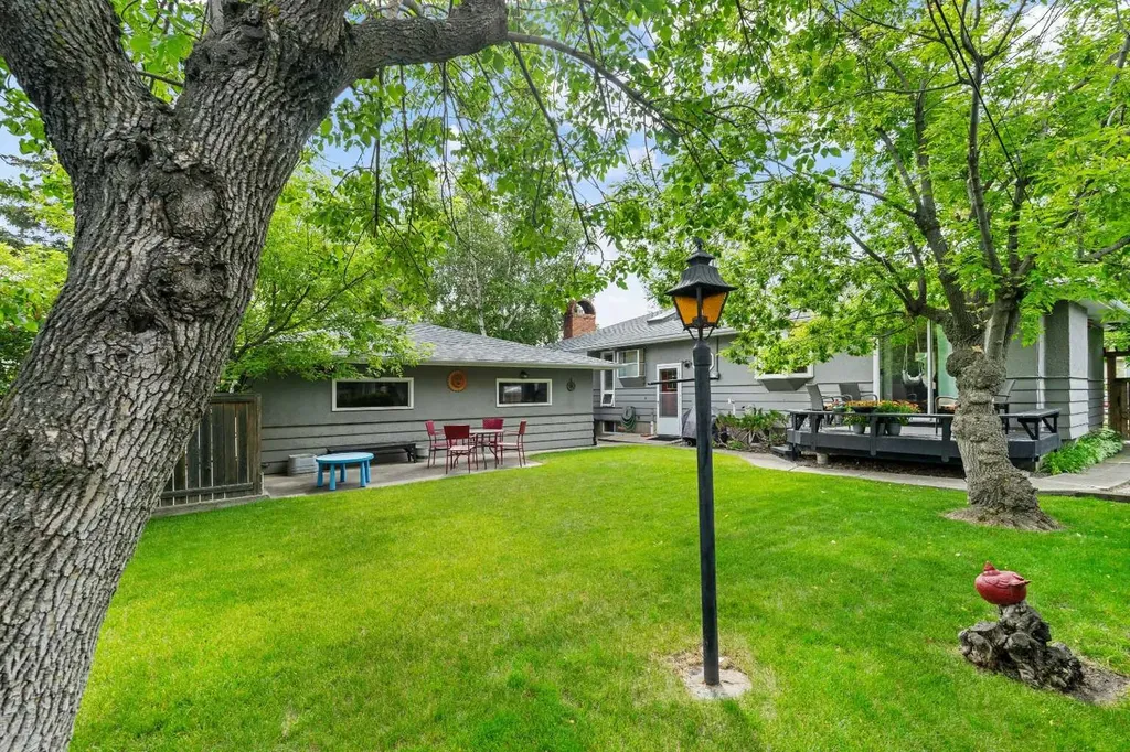 1908 Green Ridge Road SW Calgary AB T3E 4B1