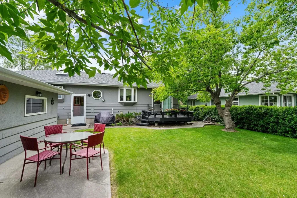 1908 Green Ridge Road SW Calgary AB T3E 4B1