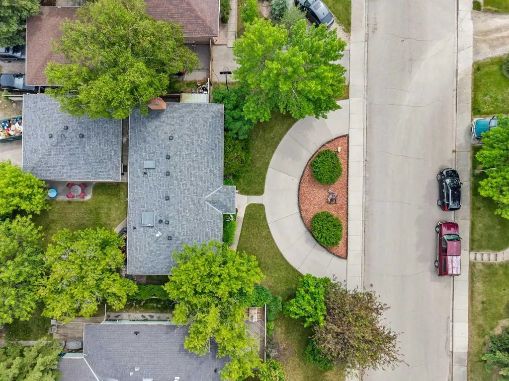 1908 Green Ridge Road SW Calgary AB T3E 4B1