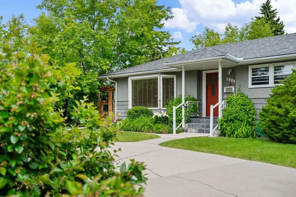 1908 Green Ridge Road SW Calgary AB T3E 4B1
