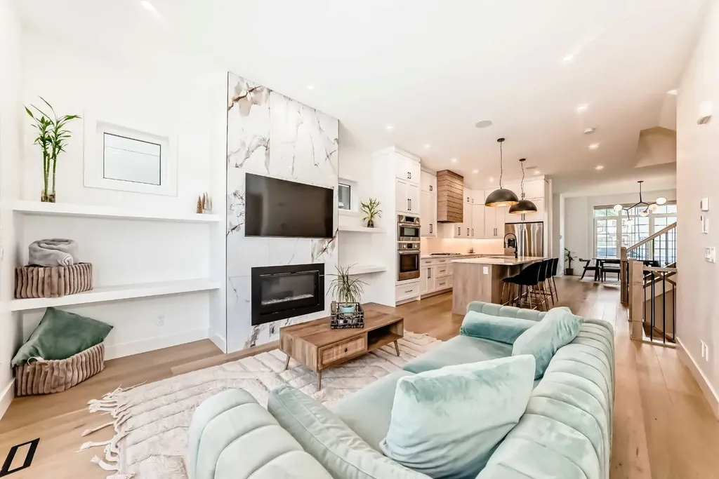 414 32 Avenue NW Calgary AB T2M 2P9