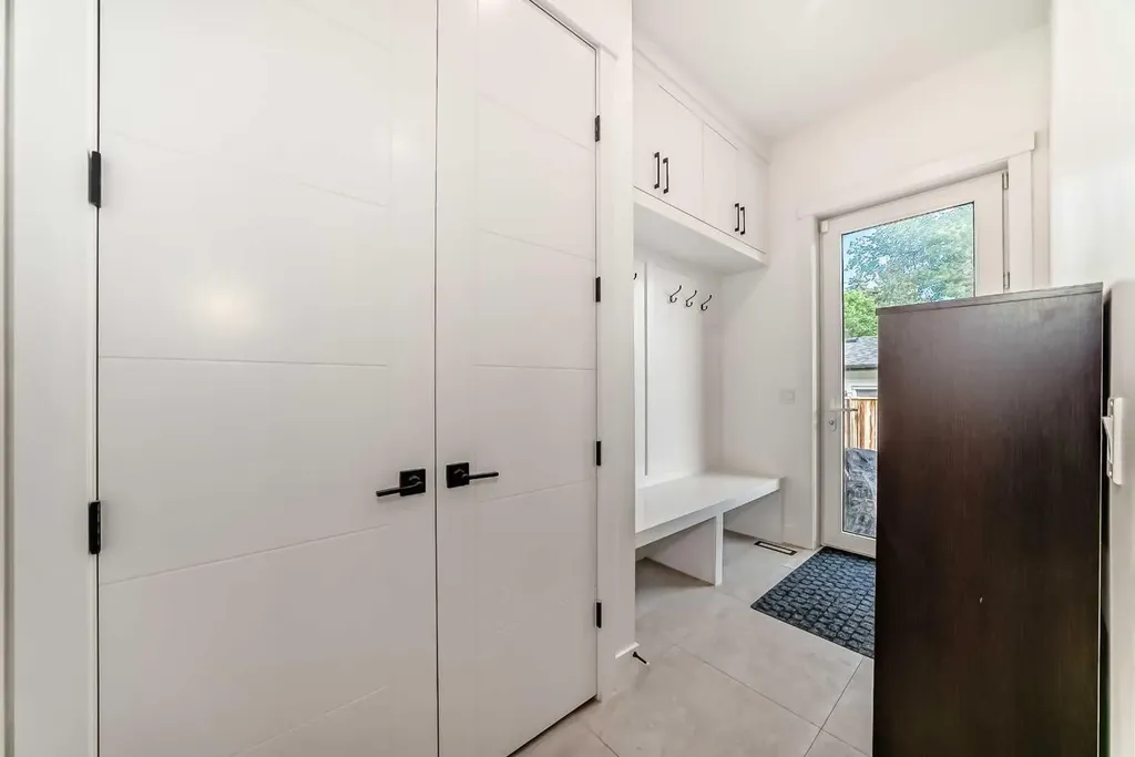414 32 Avenue NW Calgary AB T2M 2P9
