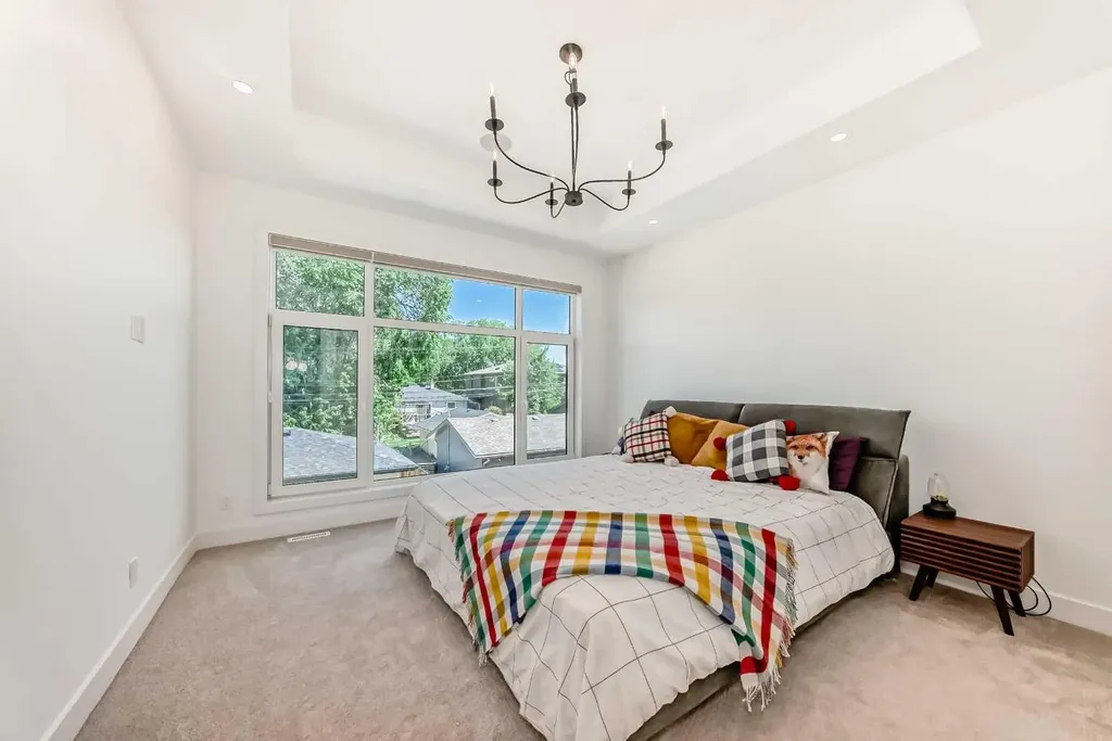 414 32 Avenue NW Calgary AB T2M 2P9