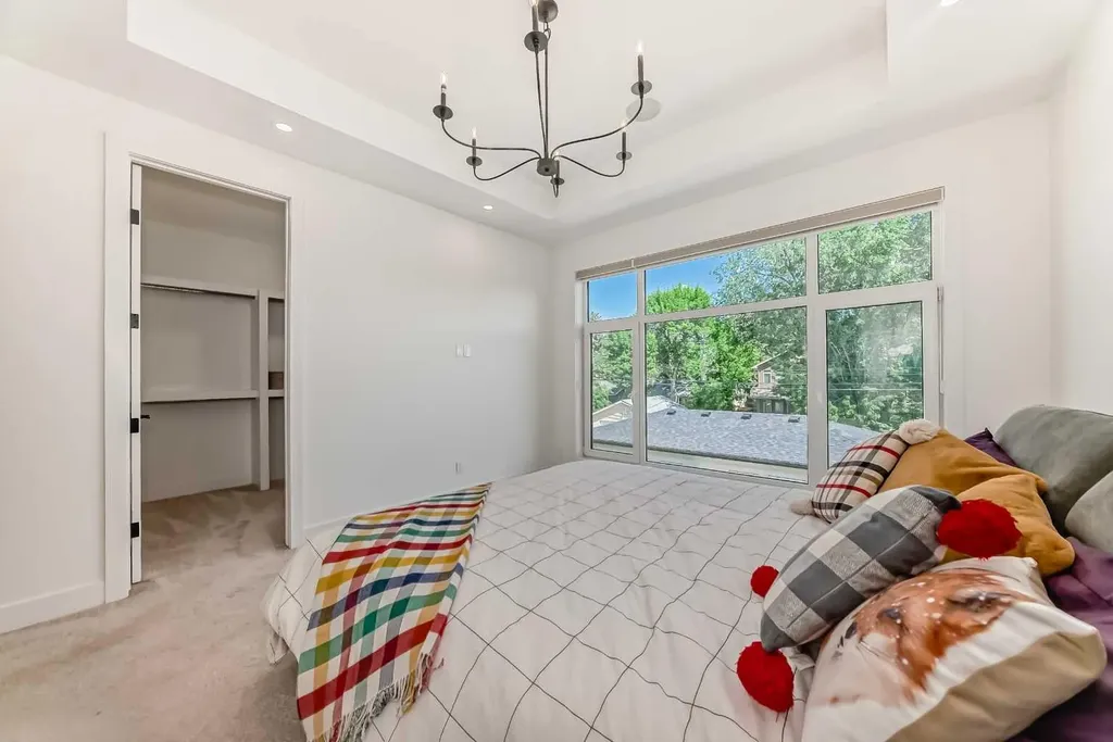 414 32 Avenue NW Calgary AB T2M 2P9