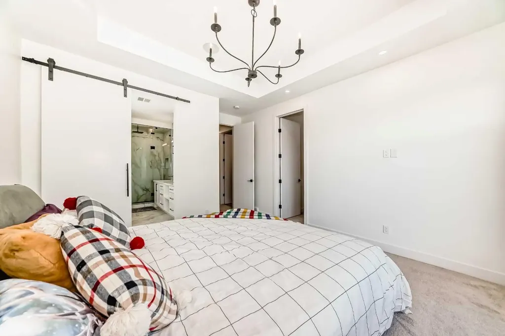 414 32 Avenue NW Calgary AB T2M 2P9