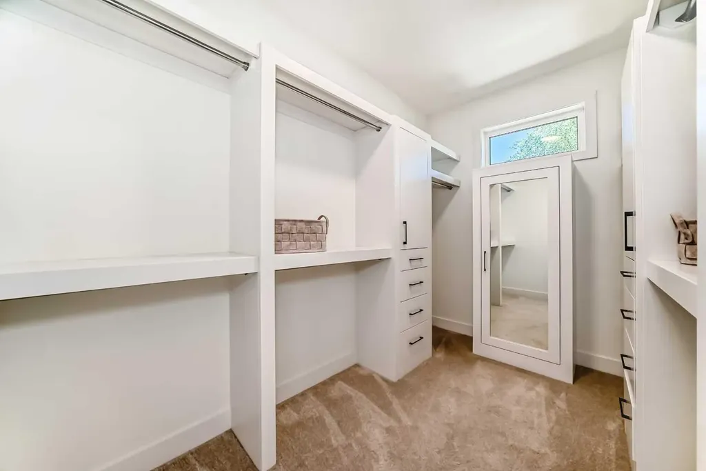 414 32 Avenue NW Calgary AB T2M 2P9
