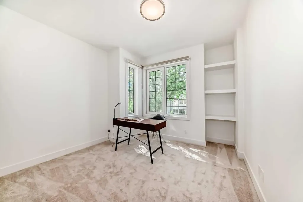 414 32 Avenue NW Calgary AB T2M 2P9