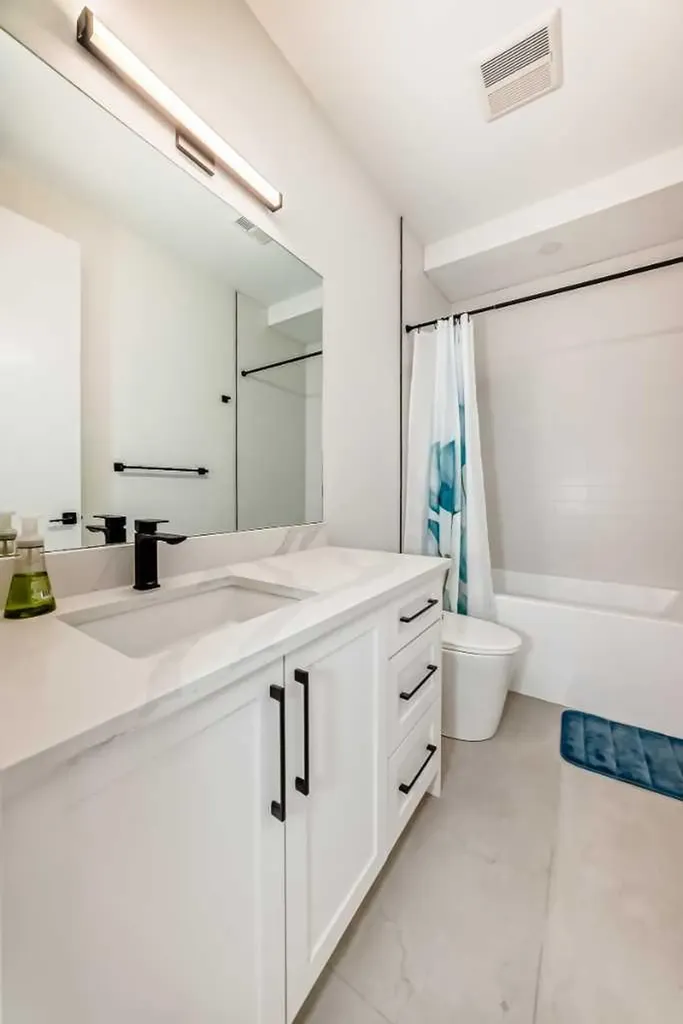 414 32 Avenue NW Calgary AB T2M 2P9