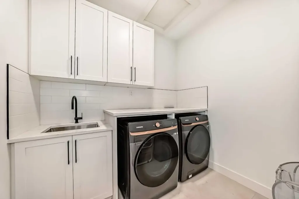 414 32 Avenue NW Calgary AB T2M 2P9